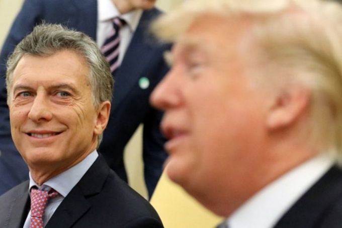 ¿Vuelve el 1 a 1? Estados Unidos aseguró que trabaja con Macri para dolarizar la economía Argentina