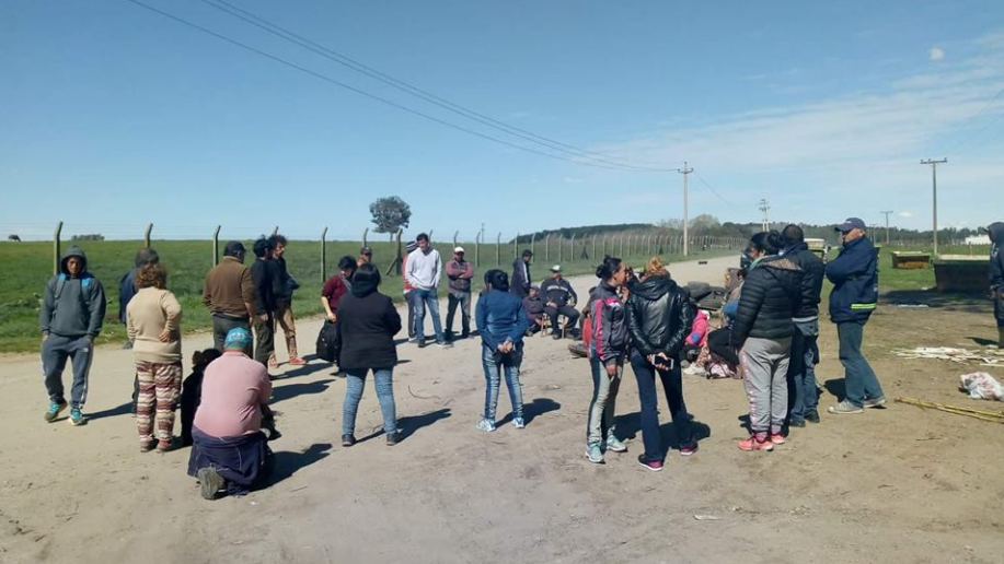 Dramático: Son 50 familias, sobreviven “cirujeando” en el Relleno Sanitario y les prohibieron el ingreso