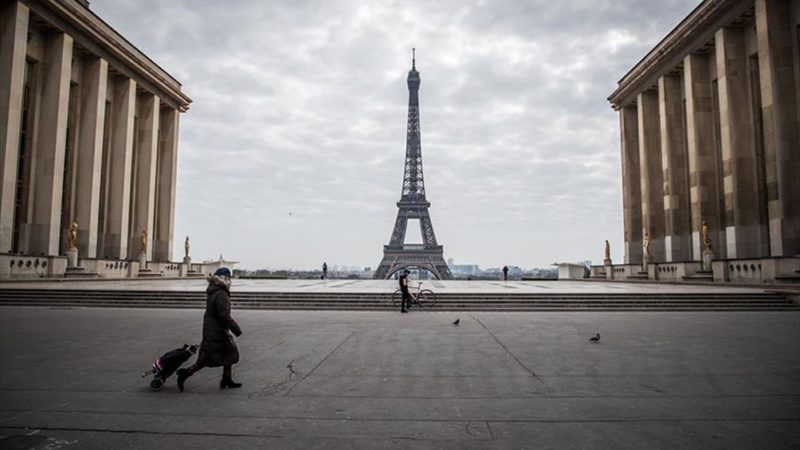 París se prepara para ingresar en alerta máxima por la expansión del coronavirus