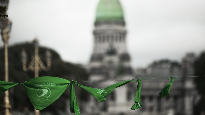 Comienza en comisiones el debate del proyecto de legalización del aborto