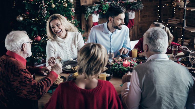 España planea una Navidad con comidas de seis personas y toque de queda