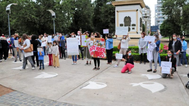 Juntos por el Cambio Tandil y “padres autoconvocados” reclamaron por un regreso a la aulas que la provincia ya garantizó.