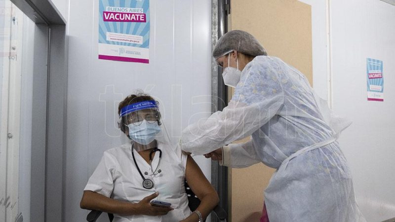 Comienzan a vacunar a los mayores de 70 años en la provincia de Buenos Aires