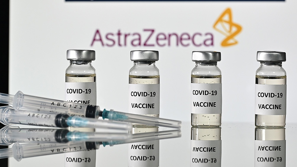 Para la agencia europea de medicamentos, el beneficio de la vacuna de AstraZeneca supera el riesgo