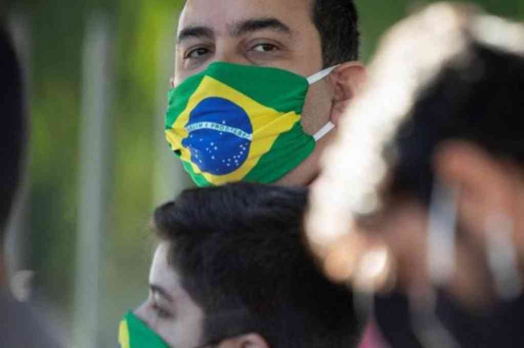 Brasil superó por primera vez las 3 mil muertes diarias y el gobierno admite aplicar medidas de distanciamiento