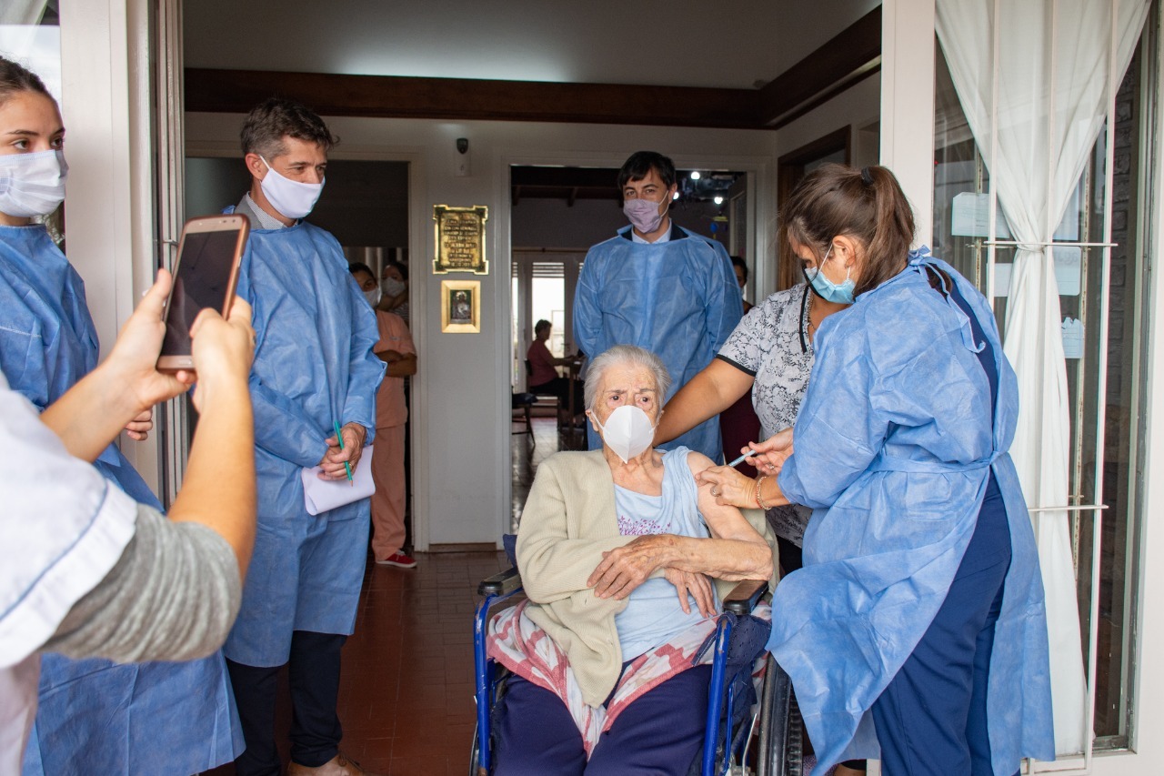 Continúa la campaña de vacunación de PAMI en residencias geriátricas de Tandil