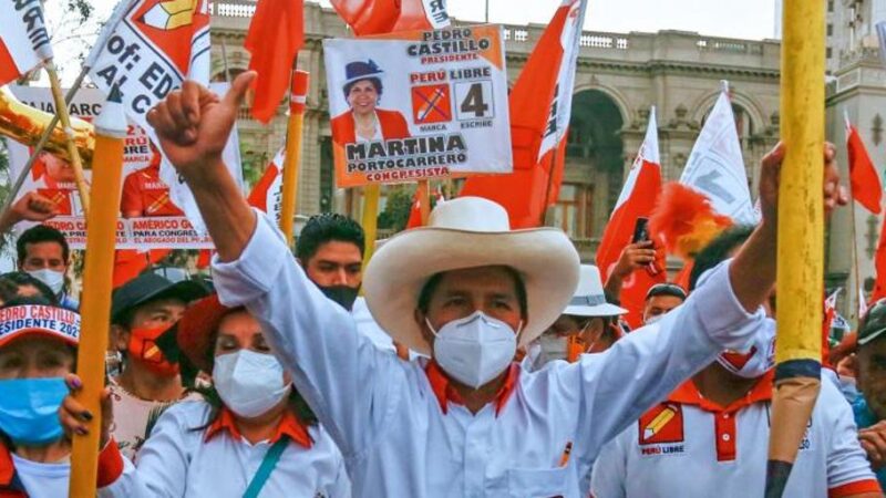 Elecciones en Perú: habrá segunda vuelta entre la izquierda y la derecha