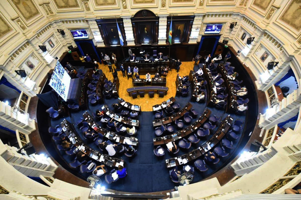 La Legislatura bonaerense aprobó el marco legal y Provincia ya negocia vacunas con 10 laboratorios