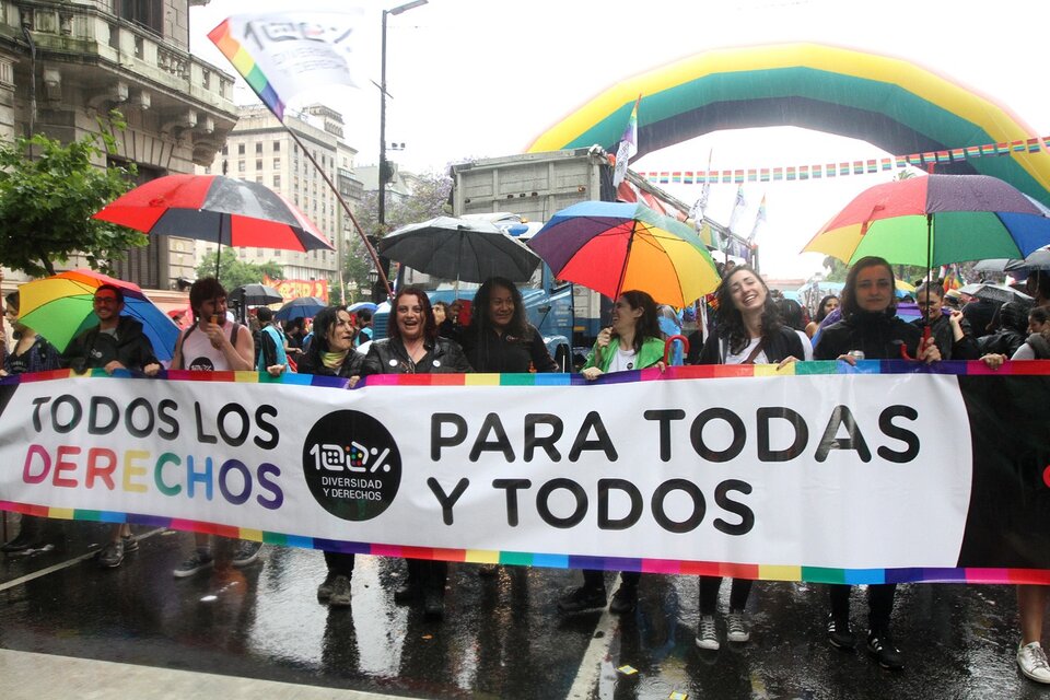 Día del Orgullo: la agenda pendiente para los derechos de las personas LGTBI+