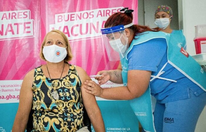 Comenzó la vacunación libre para mayores de 60 años en la Provincia de Buenos Aires