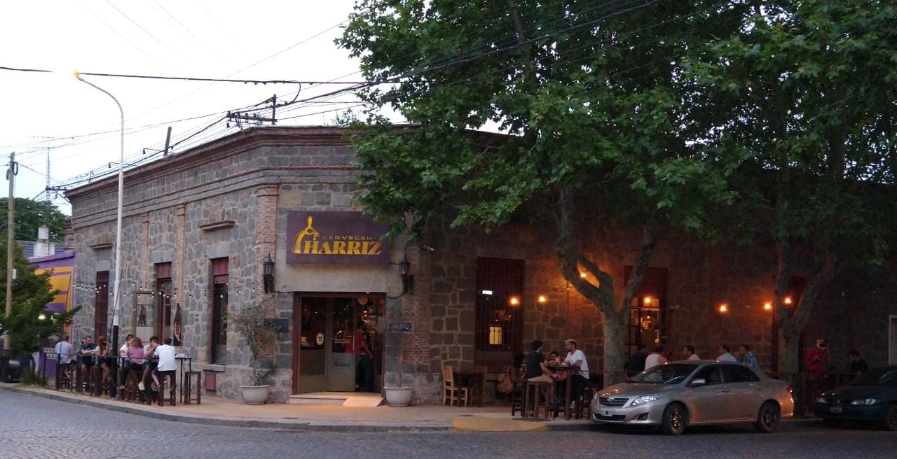 «Si nos vacunamos volvemos a juntarnos» la campaña de las cervecerías en Tandil que concientiza a los jóvenes a vacunarse