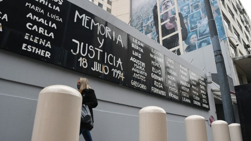 Alberto Fernández llamó a unirse «contra la impunidad» a 27 años del atentado a la AMIA