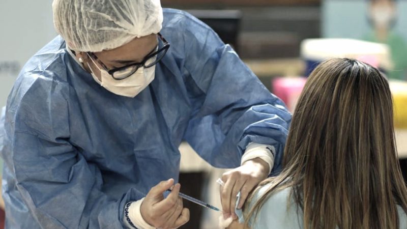 Abonan la primera cuota del bono para 725 mil trabajadores de la salud de todo el país