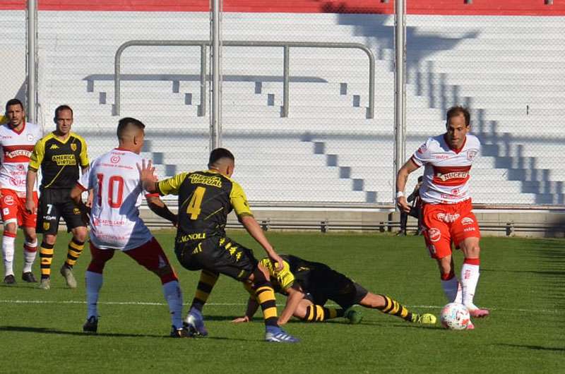 Con muchos juveniles en cancha  Santamarina perdió ante Deportivo Morón