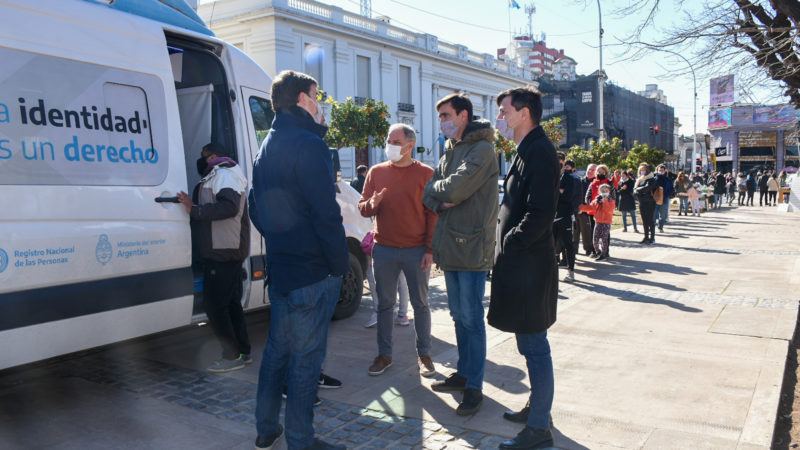 El RENAPER comienza a entregar los DNI que se tramitaron el mes pasado en el Operativo móvil en Tandil