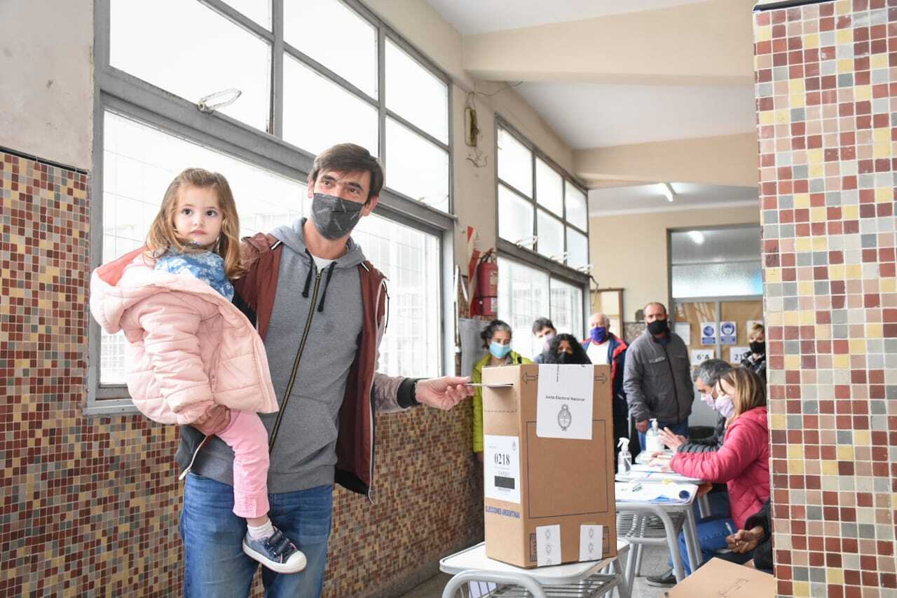 PASO 2021: Rogelio Iparraguirre y Darío Méndez emitieron su voto resaltando el valor de la democracia