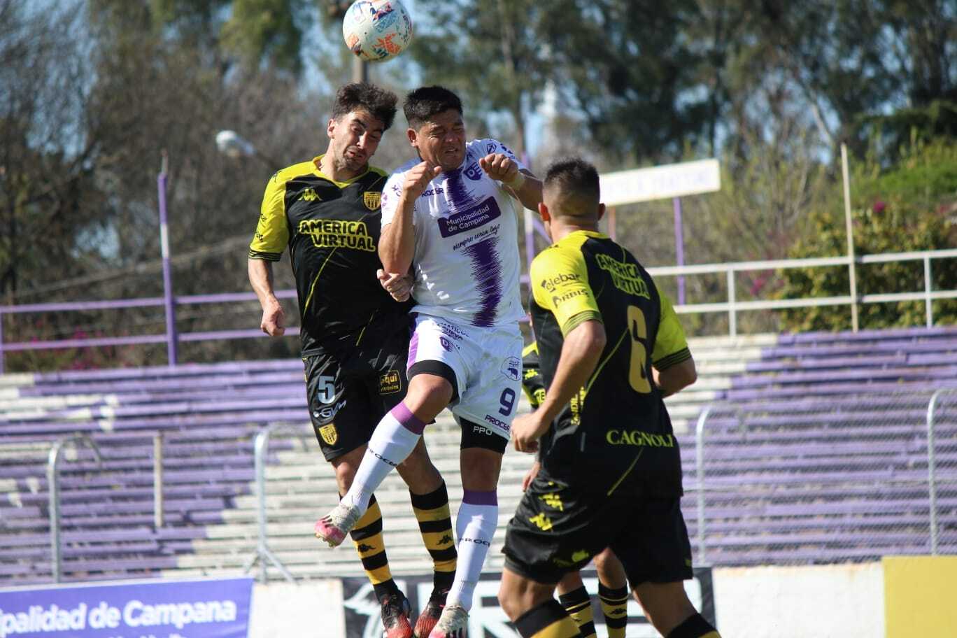 Primera Nacional: Santamarina perdió en la agonía del partido frente a Villa Dalmine