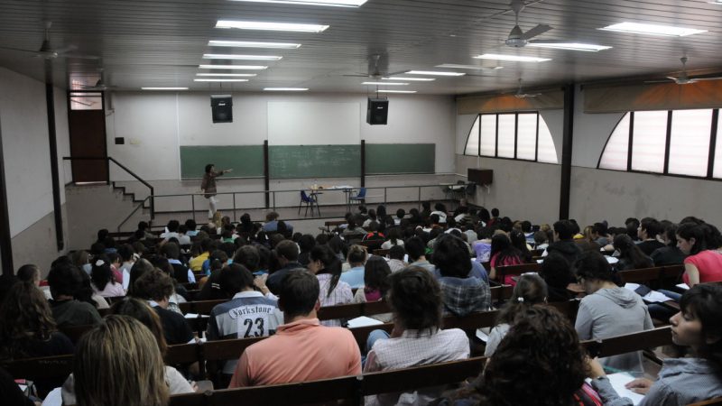 Paritaria: docentes universitarios cierran una suba del 47 %