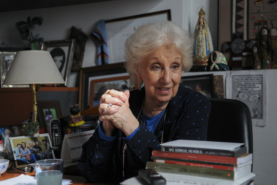 Los 44 años de Abuelas de Plaza de Mayo: «Siempre fuimos coherentes con nuestro objetivo y lo perseguimos con amor, sin odio ni rencor»