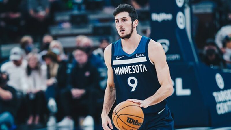 Leandro Bolmaro se convirtió en el argentino más joven en debutar en la NBA