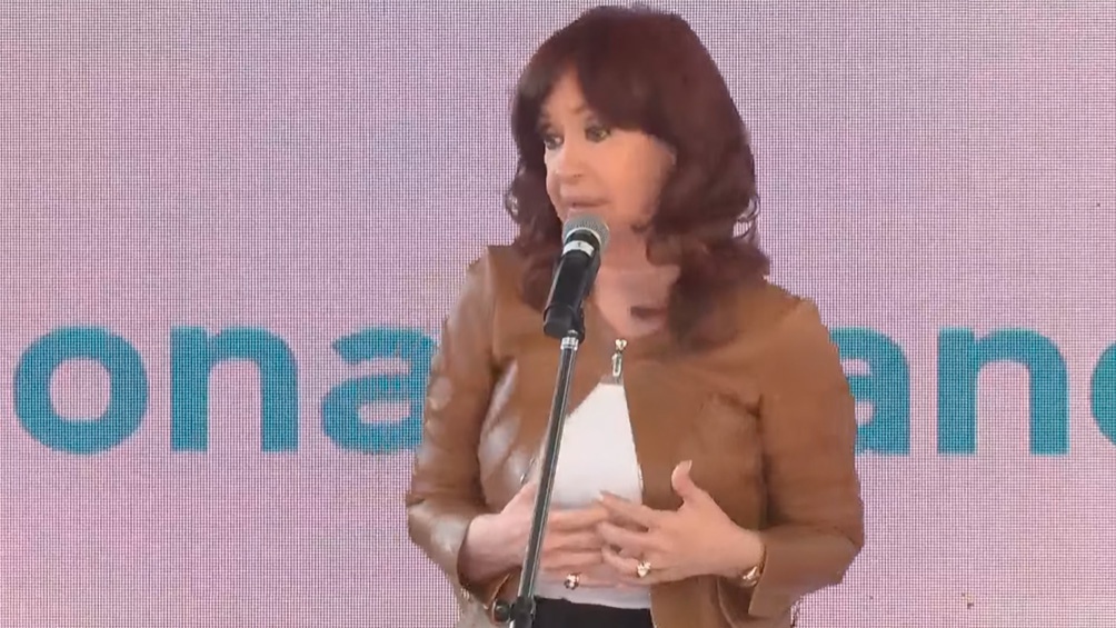 Cristina Fernández de Kirchner: “Los argentinos se merecen otros medios de comunicación”