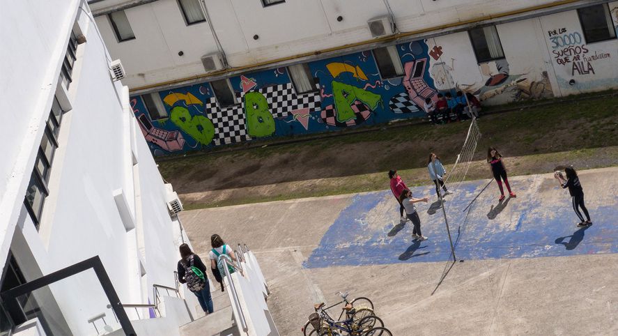 Provincia de Buenos Aires dejará de obligar el uso de tapabocas en los espacios abiertos de las escuelas