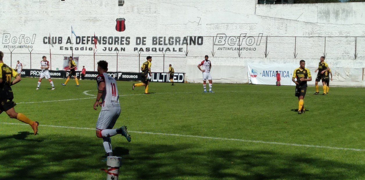 Primera Nacional: Santamarina igualó en su visita a Defensores de Belgrano