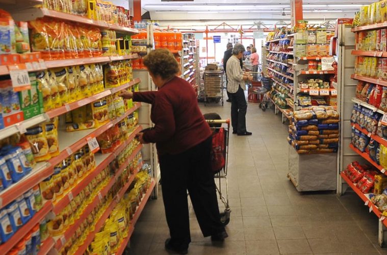 El gobierno le comunicó a fabricantes y supermercados que no podrán subir precios hasta el 7 de enero