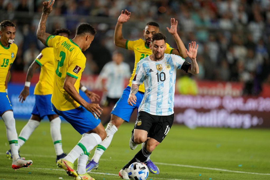Argentina se clasificó al Mundial de Qatar 2022 tras igualar con Brasil y gracias a la derrota de Chile