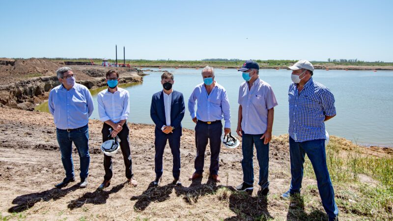 Nélida Sereno estuvo en Roque Pérez en la visita que Axel Kicillof hizo a la obra de ampliación de la capacidad del Río Salado; obra que aumentará la producción en toda la cuenca