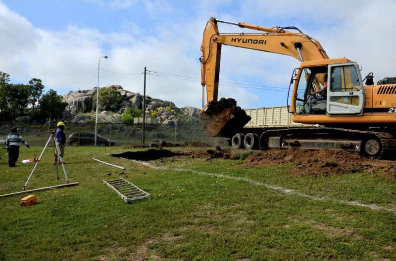 Comenzó la construcción de la Cisterna en La Movediza y la barriada puede festejar una obra que mejorará el caudal y la presión del agua en la zona