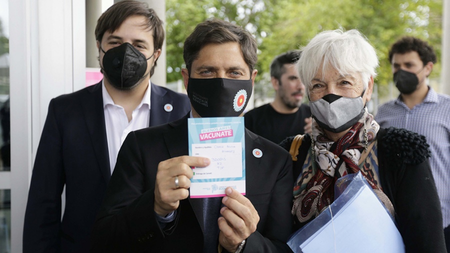 Kicillof: «Necesitamos que se vacune absolutamente todo el mundo»