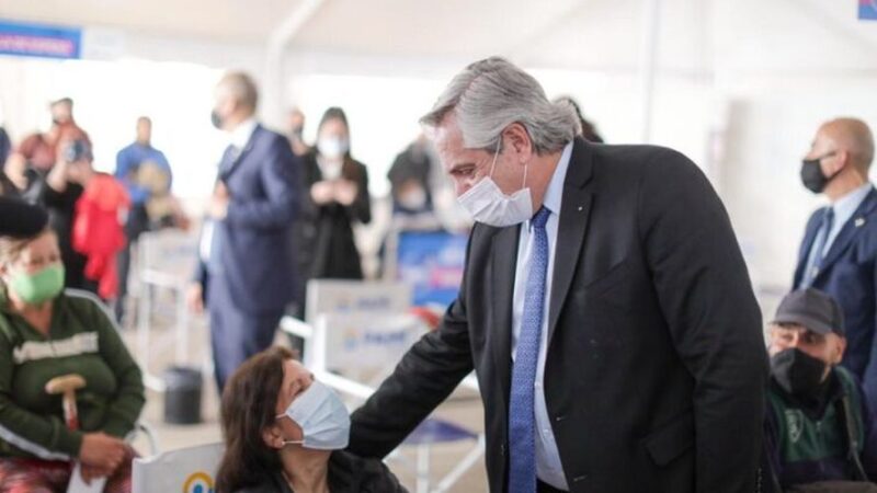 Alberto Fernández lanza en Morón la campaña de vacunación para la presencialidad plena en escuelas