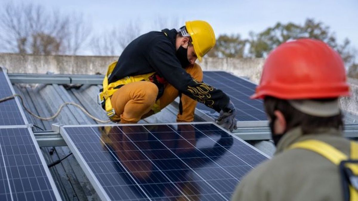 Comenzó la instalación de Sistemas de Energía Renovable en cuatro Escuelas de nuestra ciudad