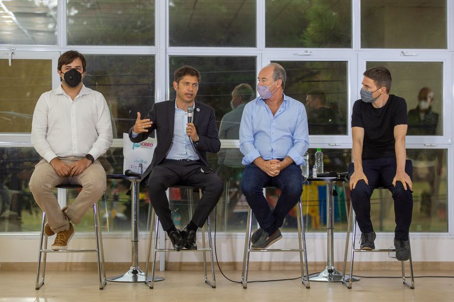 Vacunas: Kicillof anunció terceras dosis libres para embarazadas y policías