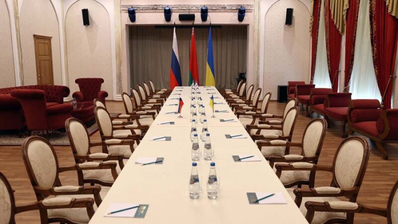 La negociación: Ucrania exige un alto el fuego y Rusia pide conversar «en silencio»
