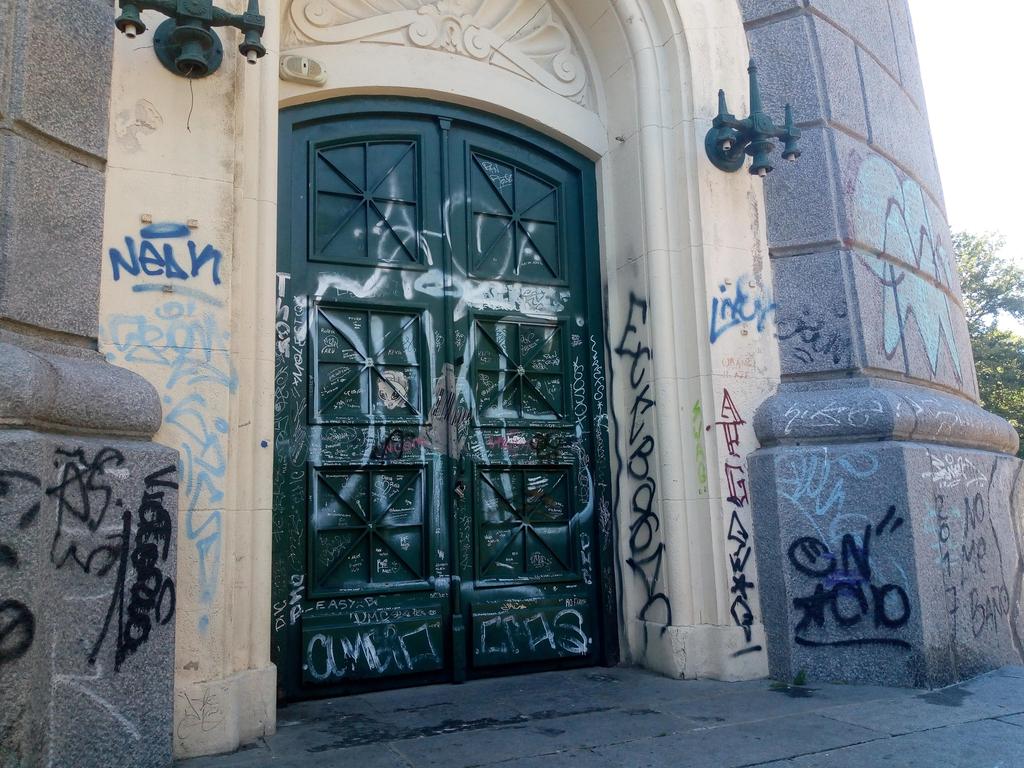 La Torre de Agua Corriente, obra que pertenece al Patrimonio Cultural y se encuentra descuidada