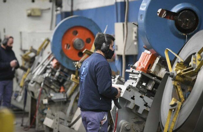 La industria creció 15,4% en 2021 y rompió racha de tres años de caídas