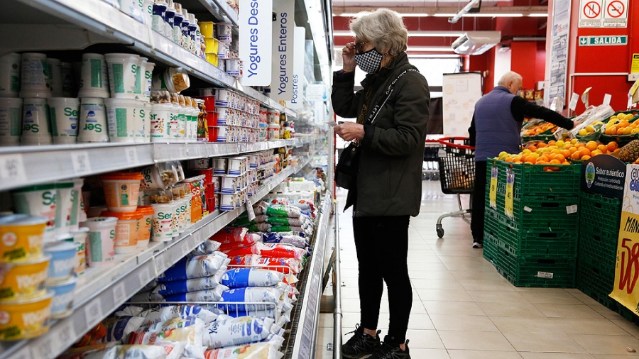 El Gobierno acordó con empresas retrotraer al 10 de marzo los precios de 580 productos