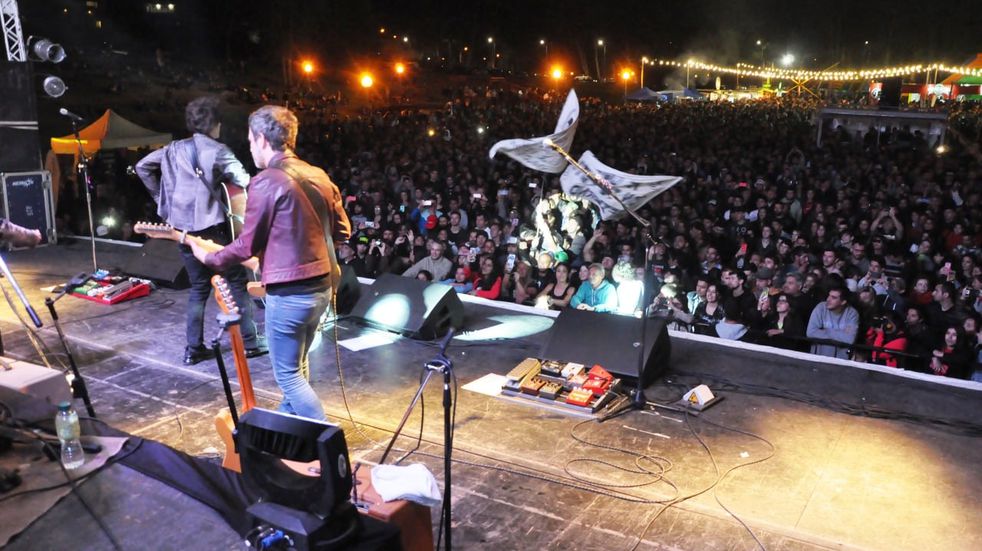 Comenzó el Roca Rock con más de 35 bandas que durante tres días harán sonar fuerte la música tandilense