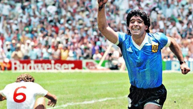 Se subastará en Inglaterra la camiseta que Diego Maradona uso en el mejor partido de su vida
