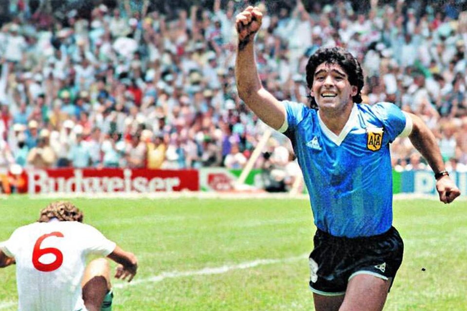 Se subastará en Inglaterra la camiseta que Diego Maradona uso en el mejor partido de su vida