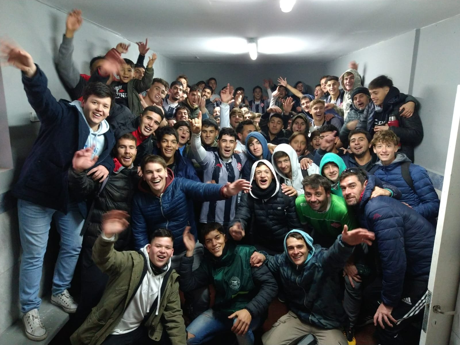 URD: Atlético Ayacucho dio el golpe en Tandil y festejó el campeonato en la casa de Ferro