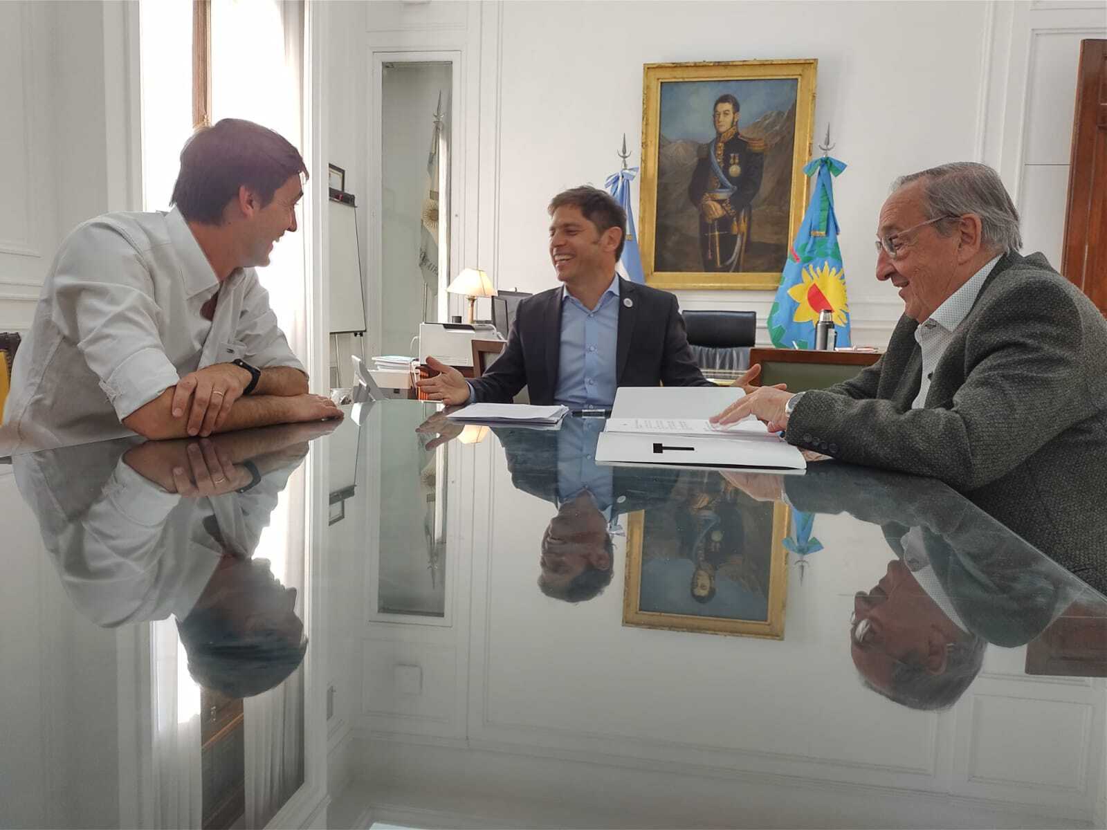 Kicillof se reunió en La Plata con el intendente Lunghi y el diputado Iparraguirre