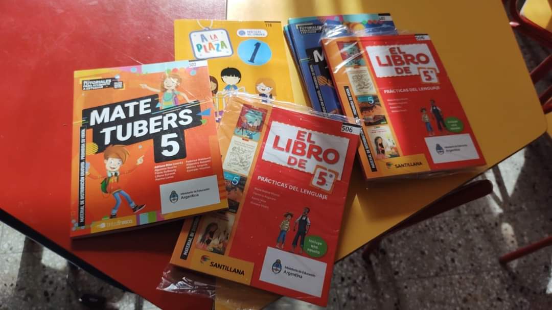 Comenzó la primera etapa de “Libros para aprender” en Tandil: 7500 estudiantes recibieron el material que busca intensificar el aprendizaje en la recuperación de la presencialidad plena en las escuelas