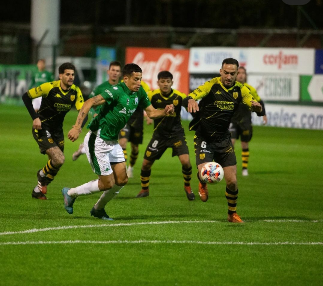 Santamarina cayó ante Ferro en la agonía del partido y profundiza su mal momento en la Primera Nacional