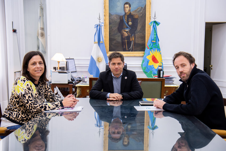 Axel Kicillof anunció aumentos para jubilados y pensionados del IPS y un bono de hasta 10 mil pesos