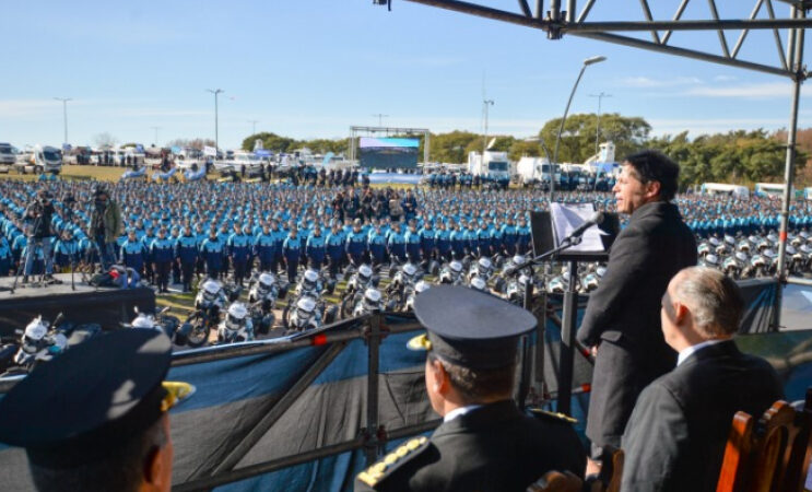 Kicillof sobre la reconstrucción de la Policía Bonaerense: “Cuando asumimos, encontramos una institución desinvertida, con sueldos degradados y, sobre todo, desmoralizada, con una pérdida en su identidad”