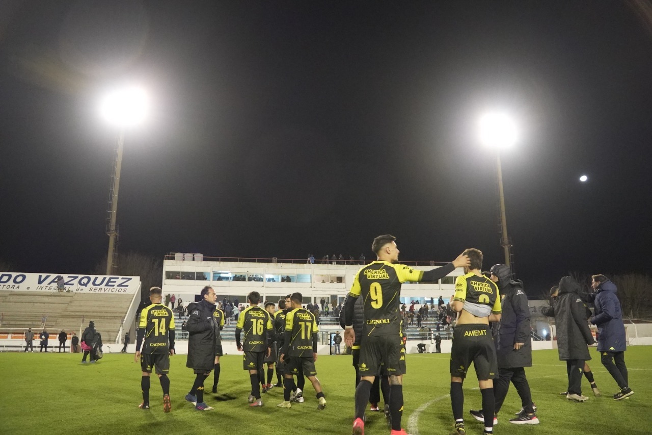 Santamarina fue goleado por Instituto en Tandil en la apertura de la fecha 20° de la Primera Nacional