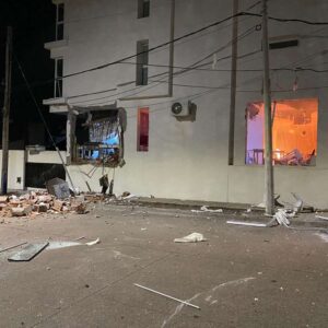 Una fuerte explosión en un local de Avenida Brasil generó pánico en Tandil durante la madrugada